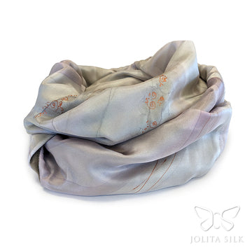 Sviesi silko kaklo mova