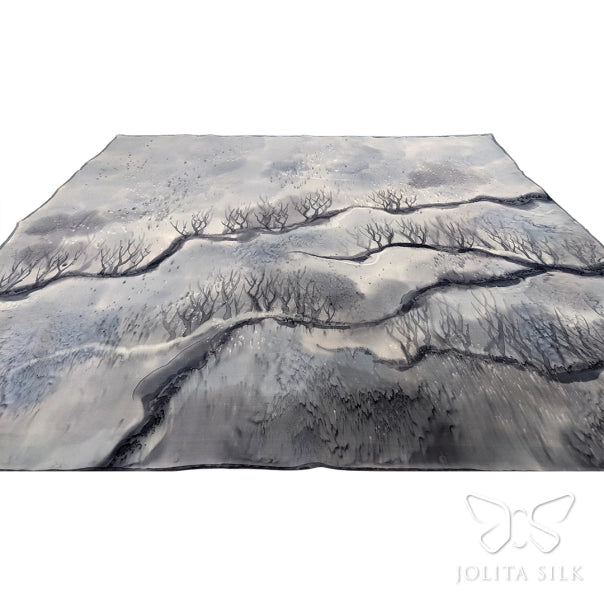 Pilka ekstravagantiska silkine skarele