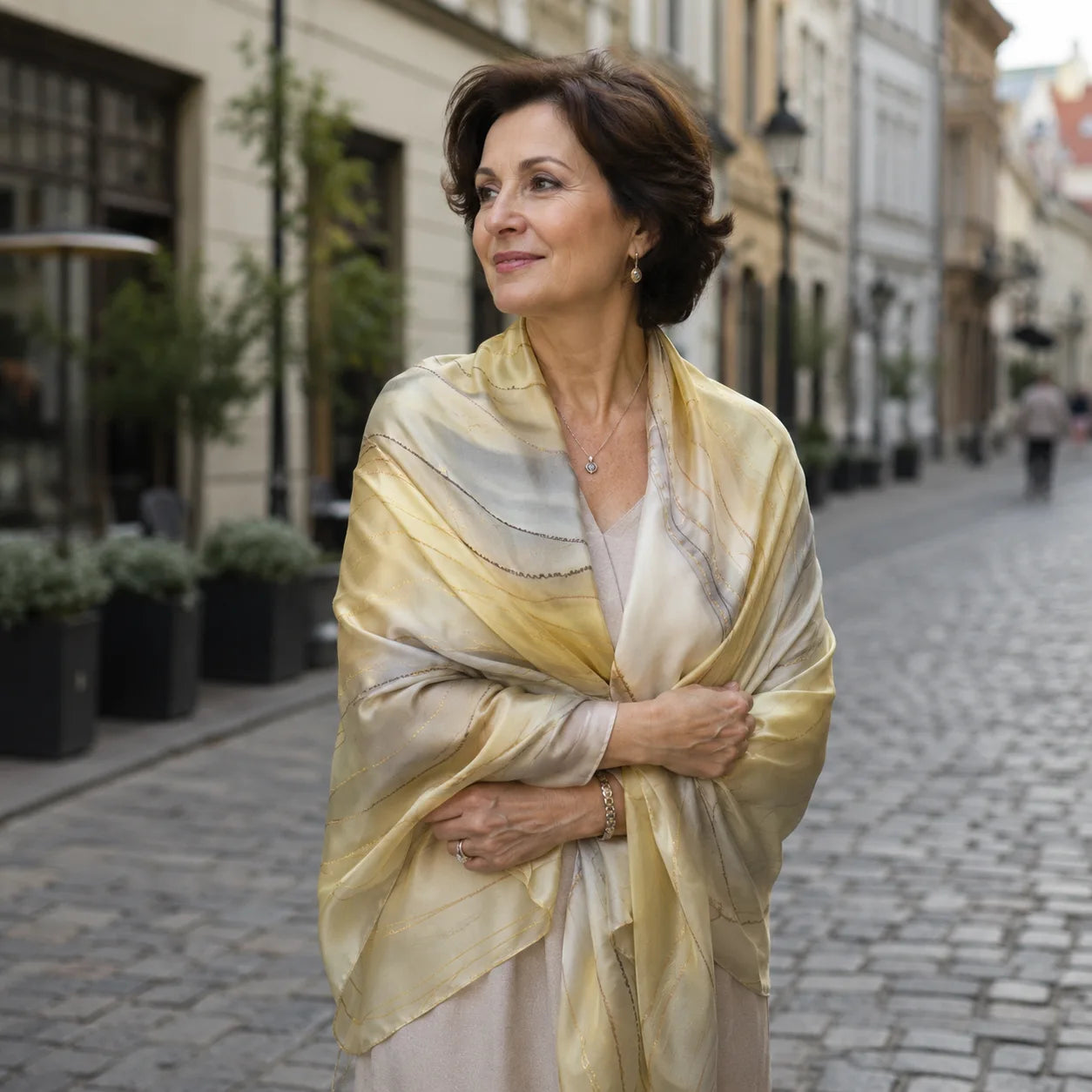 elegantiška šilkinė skara